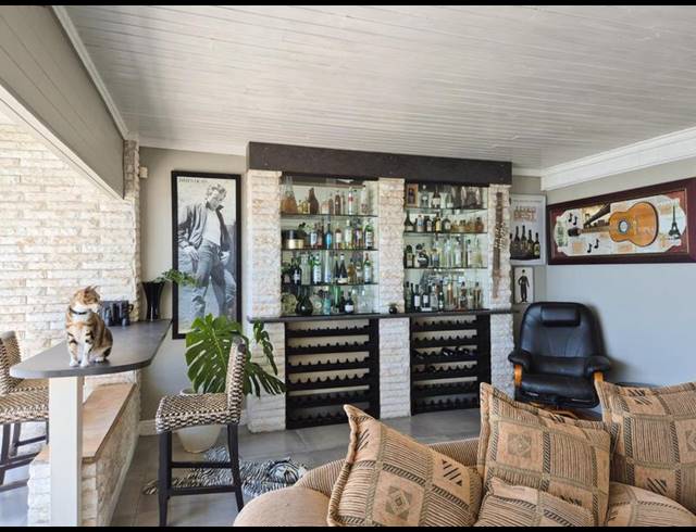 7 BEDROOM HOUSE FOR SALE IN DE KELDERS